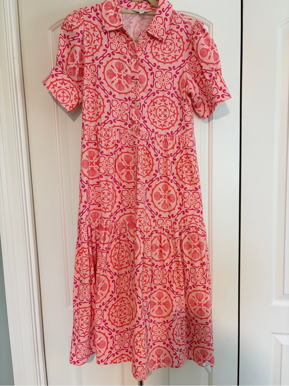 Crown and Ivy Pink Printed Short-Sleeve Tiered Shirt Dress